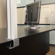 divisorio-scrivania-trasparente-morsetto