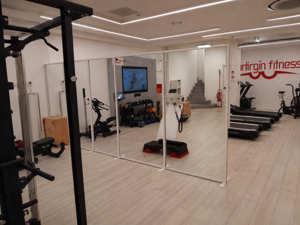 divisorio autoportante a specchio per sala fitness